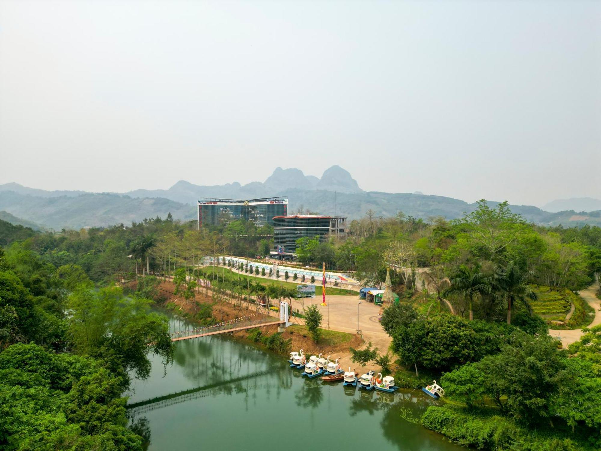 Meddom Park Hotel Cao Phong Exterior foto